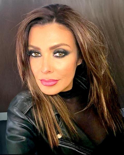 Kym Marsh. 1 8 jie . - f 7 NR aa ERR 7 SW J L