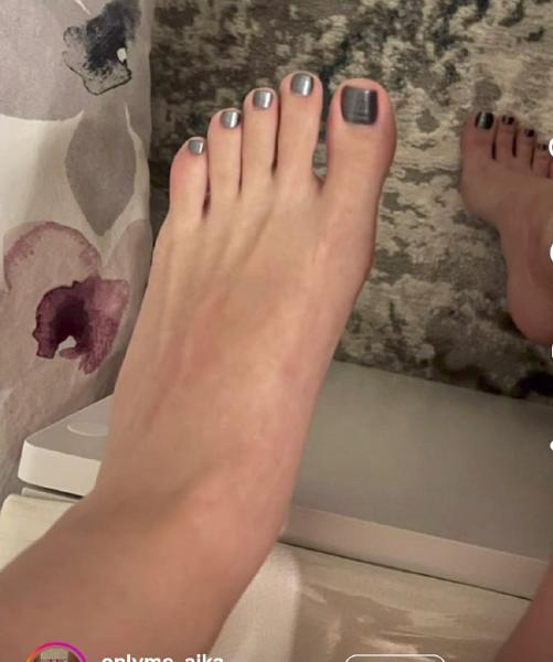 feet ; ER .t 3 c oo Ee LF Yeap oe -