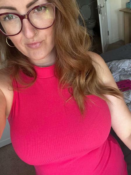 I want to meet new men, anybody interested ? No J 0 IR o Q Kk oe C. : yn i .