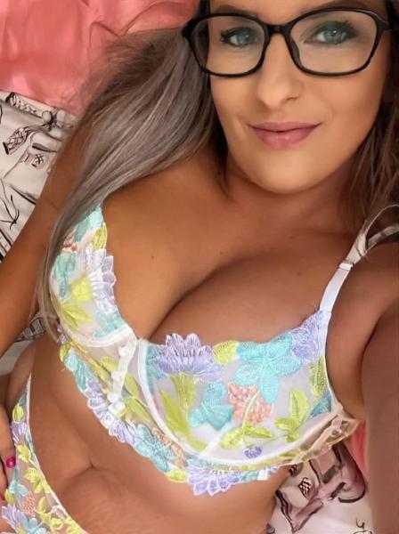 Do you mind the stretch marks? TX ; res WC JH Al A vig NC P p