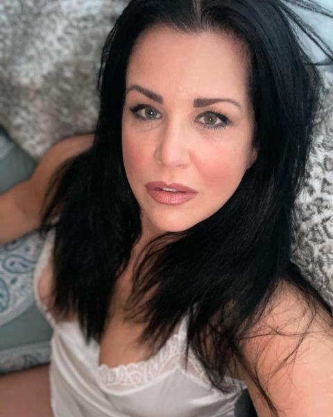 Are mature women really attractive to you ? a 2ash gy 4 A yr R x 4 k A