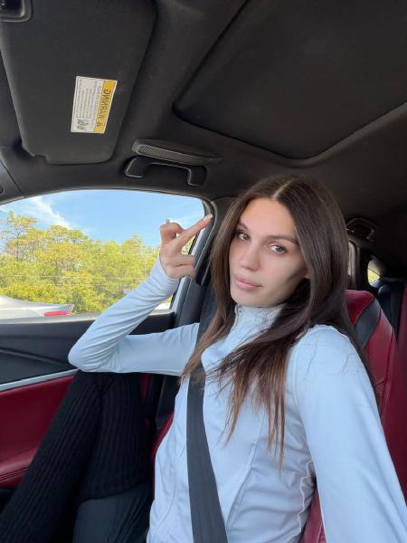 on my way to make a man insecure about his height X a k Rote Fo - oe B