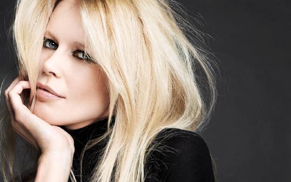 Claudia Schiffer 1 7 J hil i A WN AN . IS i NAR