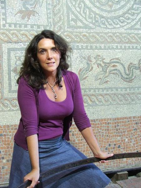 Bettany Hughes A A 3 1 1 a AN Ll fr A ny tires a