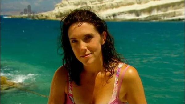 Bettany Hughes a mA oT SL ae i 72 : - : . i