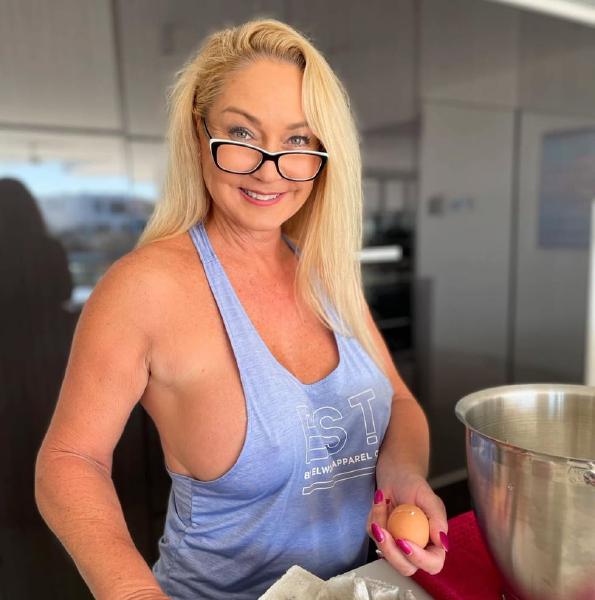 I m 50 years old, am I still attractive to you? 1 Ja 9. i i hs J J ay